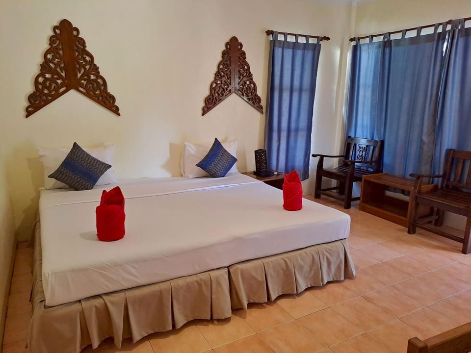 Bed, Living room, Seating area, Bedroom