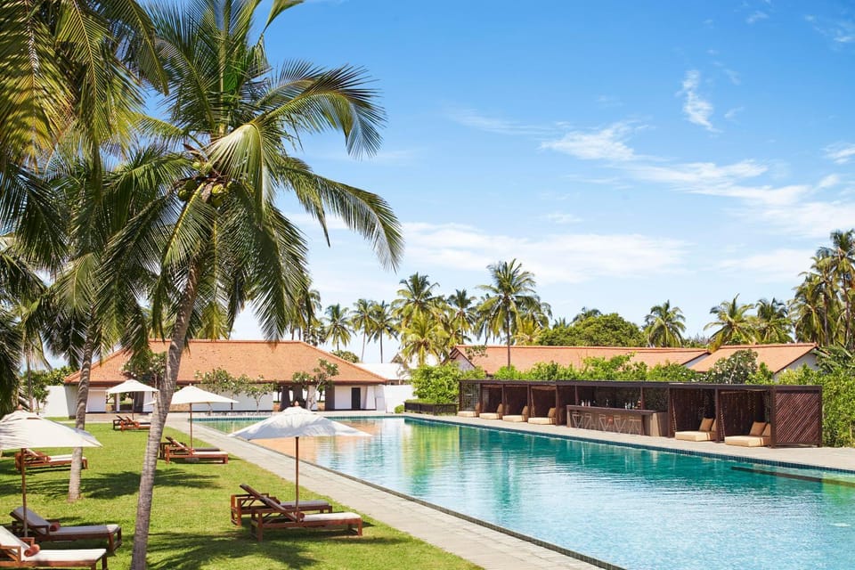 Property building, Lounge or bar, Pool view, Swimming pool