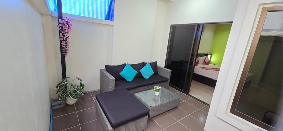 Patio, TV and multimedia, Living room, Photo of the whole room, Seating area, Bedroom, air conditioner