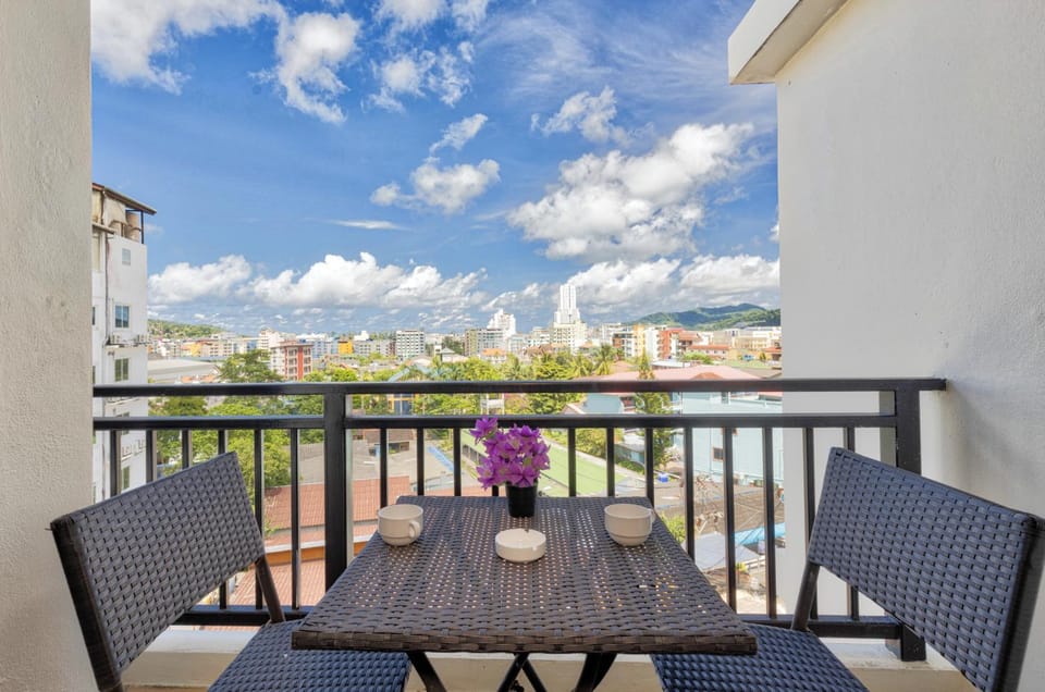 Balcony/Terrace, City view