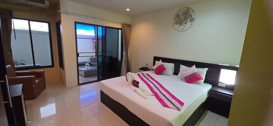 Patio, Photo of the whole room, Area and facilities, furniture, towels, wardrobe, air conditioner