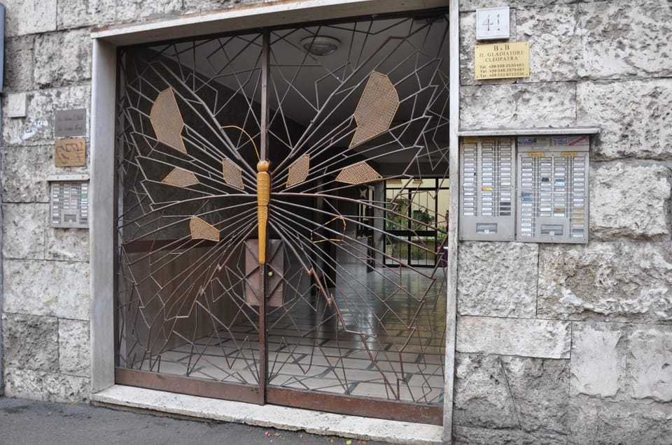 Facade/entrance