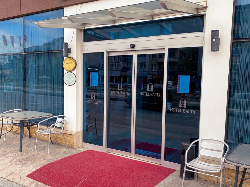 Patio, Facade/entrance, Day