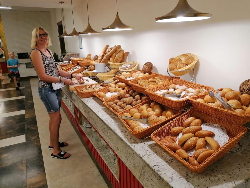 Food and drinks, Buffet breakfast