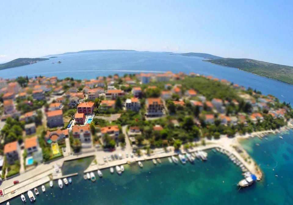 Property building, Nearby landmark, Day, Natural landscape, Bird's eye view, Beach, City view, Sea view