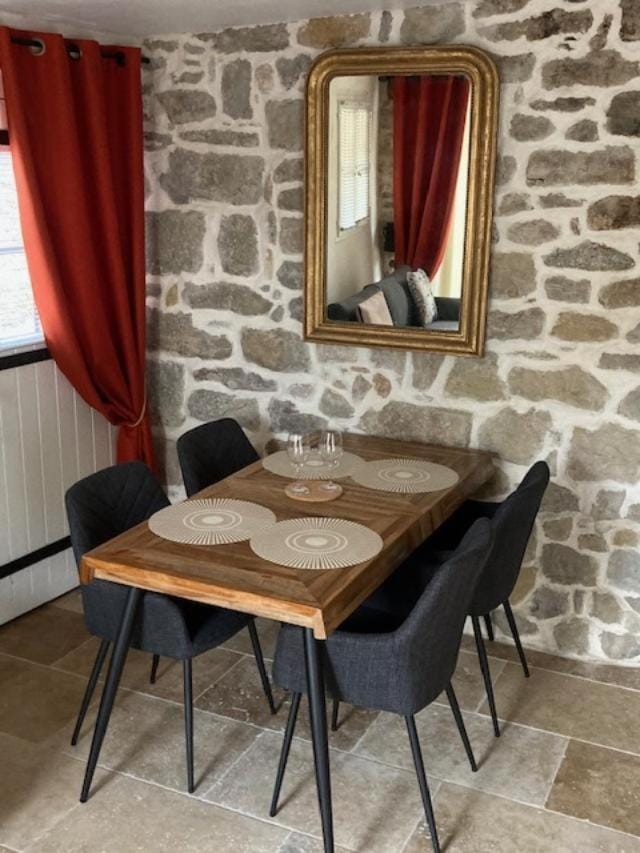 Le Logis des Remparts à l'intérieur de la Cité médiévale, Jardin privé, Parking inclus House in Carcassonne