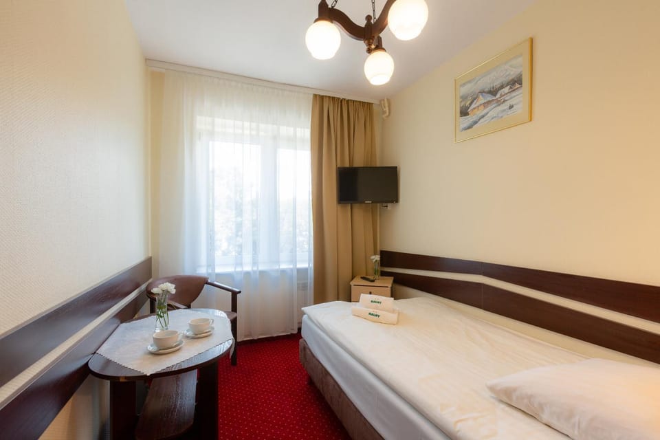 Bed, Living room, Bedroom