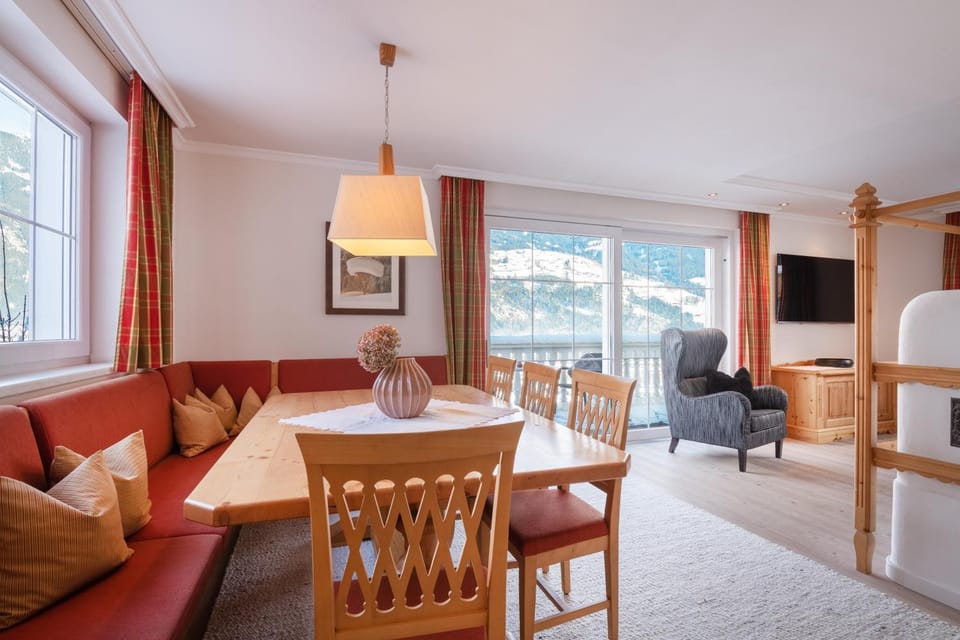 Living room, Seating area, Dining area
