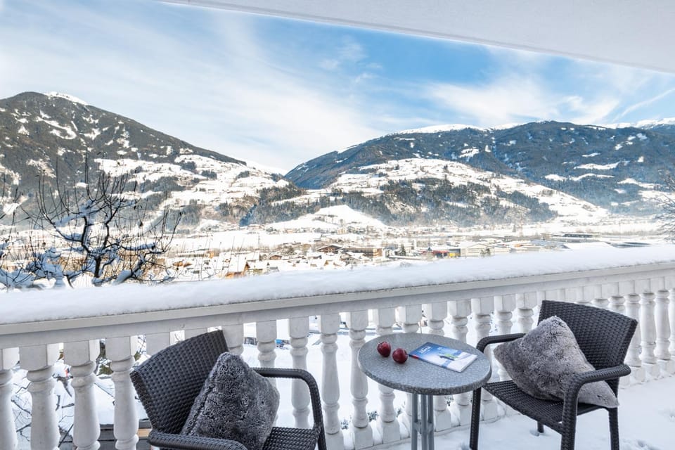 Winter, Balcony/Terrace, Mountain view