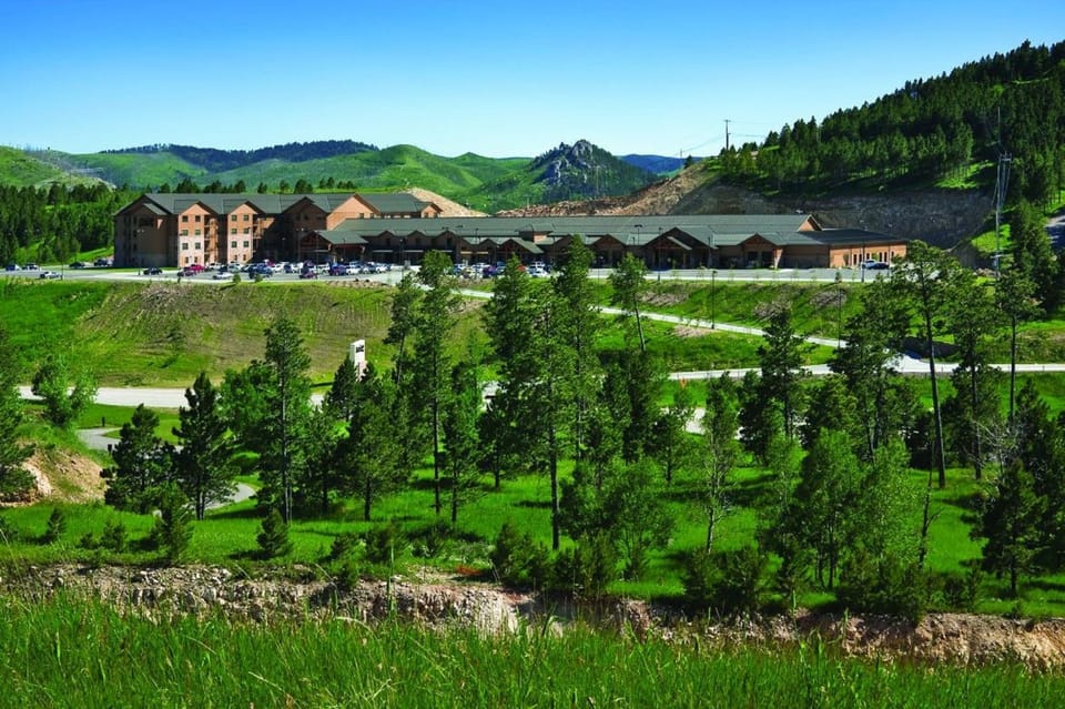 Facade/entrance, Area and facilities