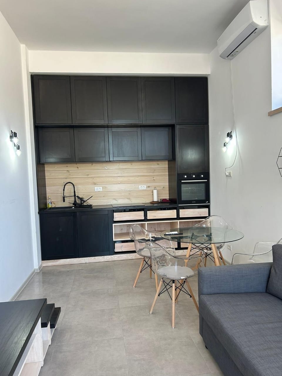Kitchen or kitchenette, Living room