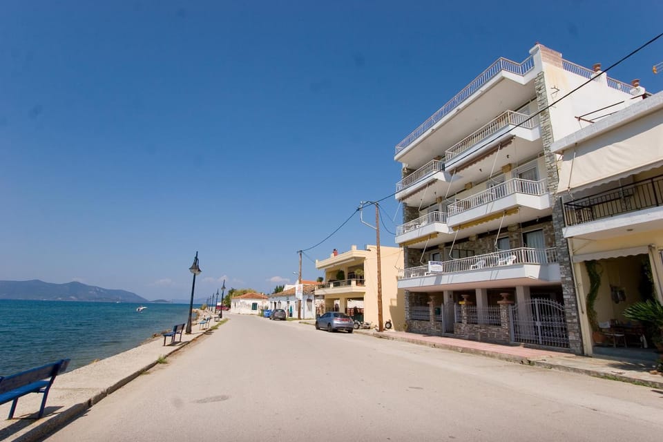 Facade/entrance, Neighbourhood, View (from property/room), Balcony/Terrace, Balcony/Terrace, Landmark view, Sea view, Street view, Quiet street view
