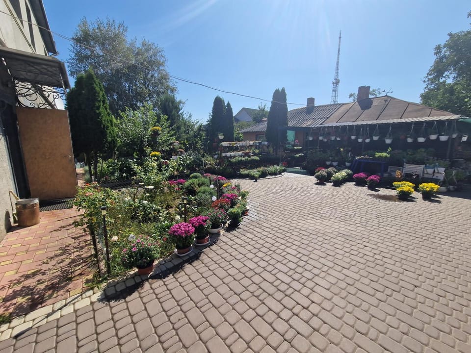 Яновского 1к средняя Apartment in Ukraine