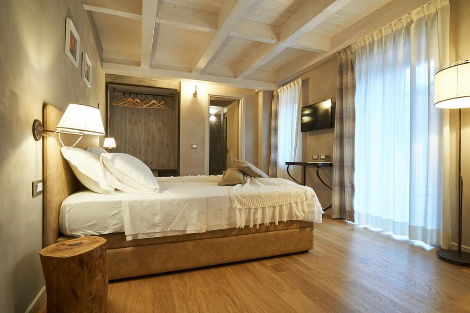 TV and multimedia, Photo of the whole room, Bedroom