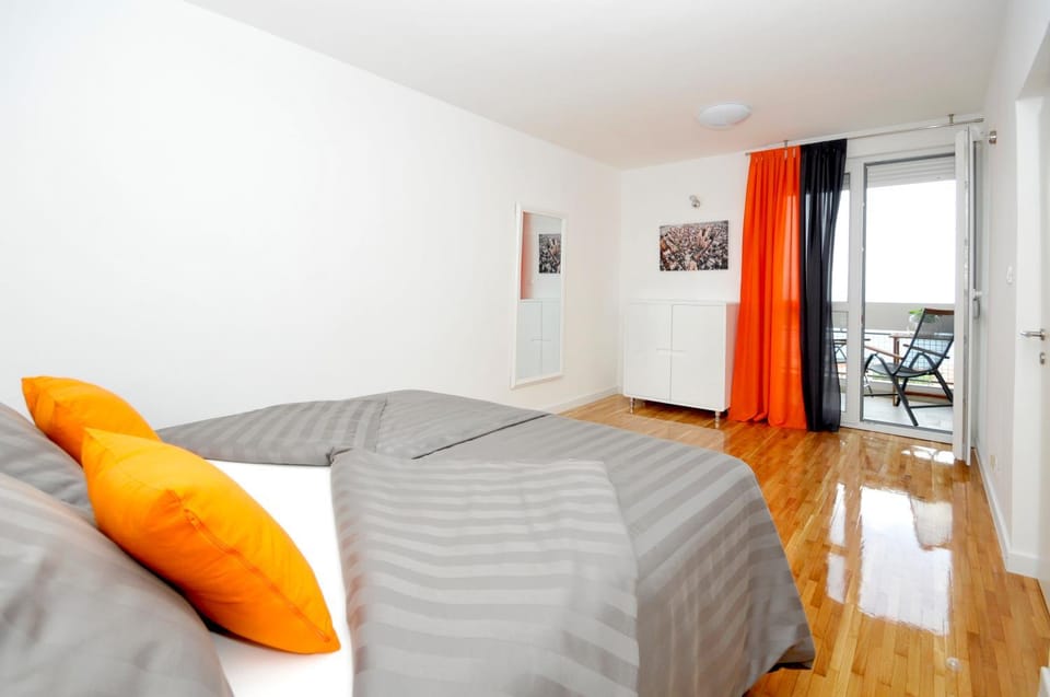 Bed, Bedroom, Garden view, Sea view