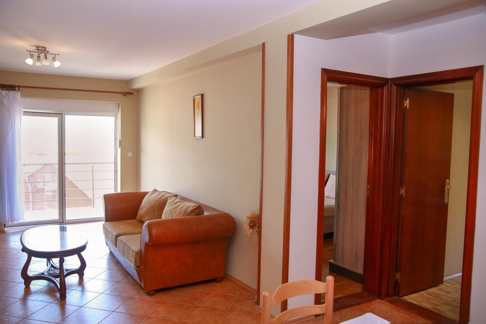 Communal lounge/ TV room, Spring, Day, View (from property/room), Balcony/Terrace, Communal kitchen, City view, Landmark view, Mountain view, Sea view, Street view