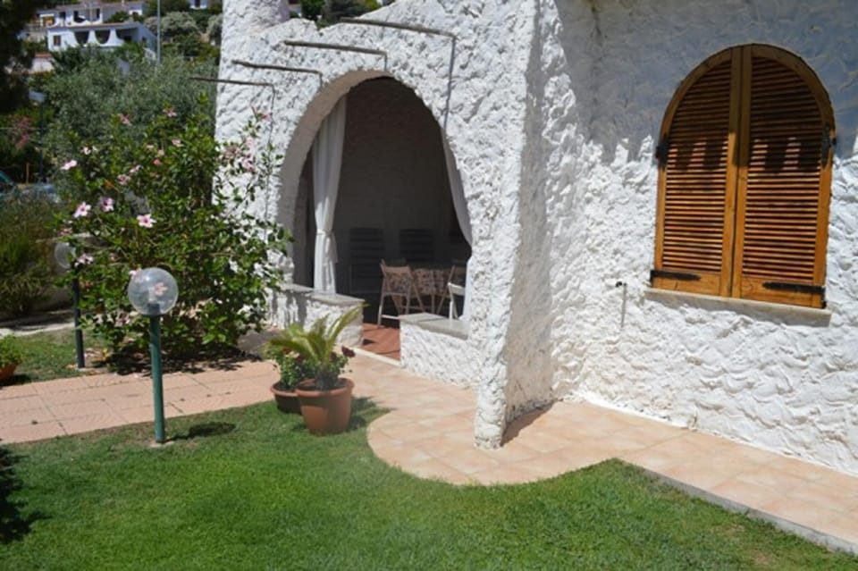 Property building, Garden