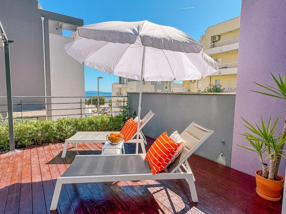 Patio, View (from property/room), Balcony/Terrace, sunbed