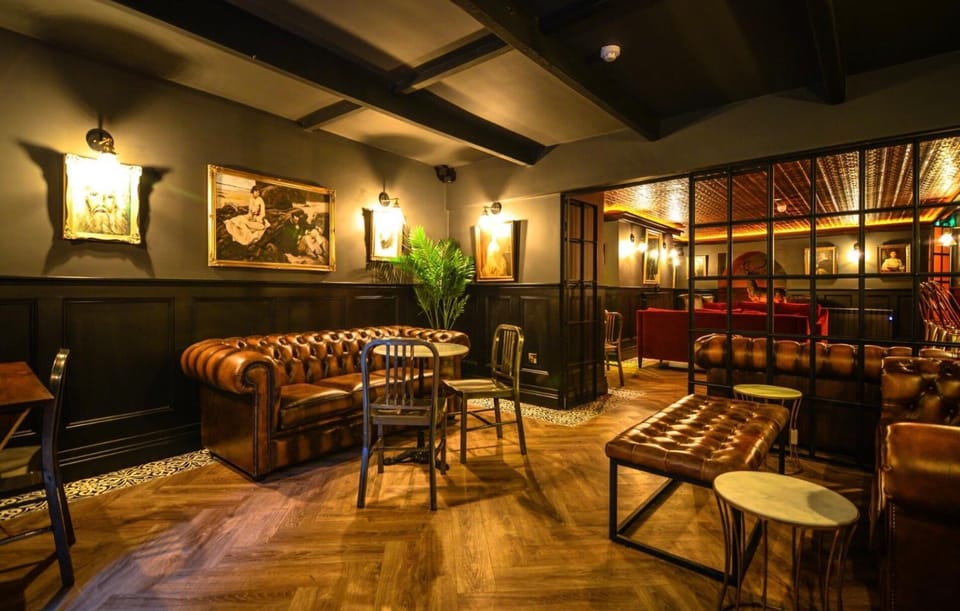 Lounge or bar, Alcoholic drinks, Non alcoholic drinks