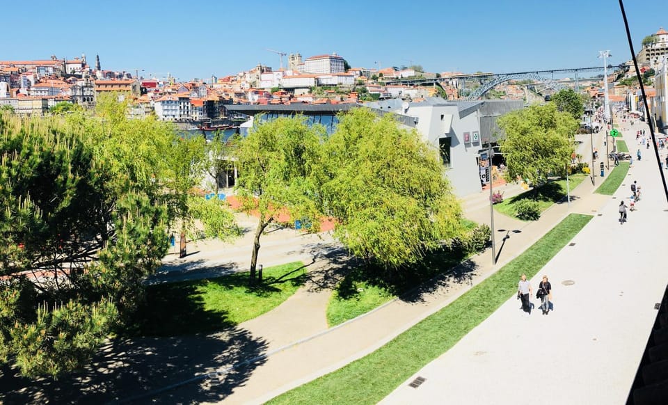 Neighbourhood, Street view