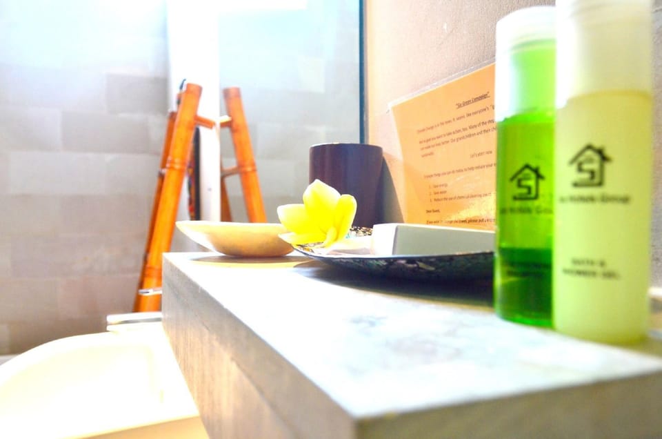 Shower, Toilet, Bathroom, Decorative detail, Decorative detail