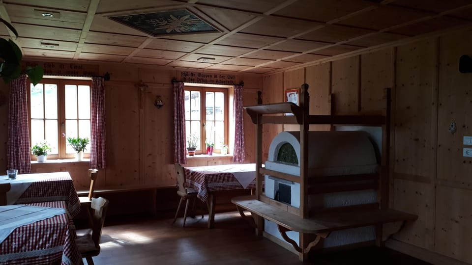 Restaurant/places to eat, Banquet/Function facilities