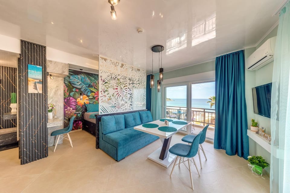 Communal lounge/ TV room, Living room, Bedroom