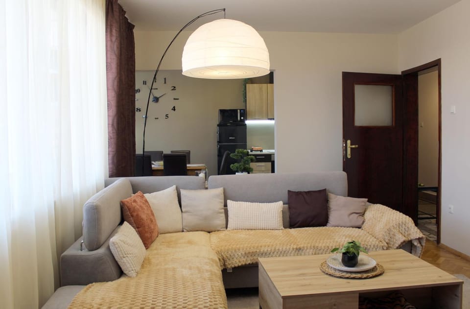 Living room, Dining area, Meals