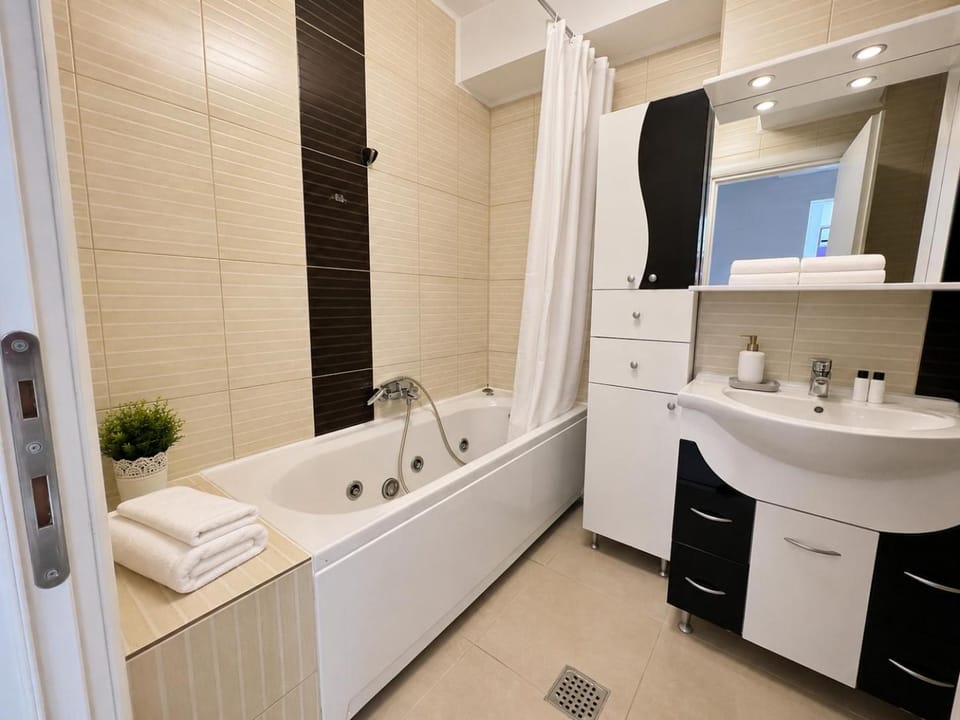 Bathroom, Bath, towels