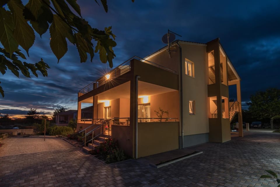 Property building, Night, Garden, Balcony/Terrace, On site