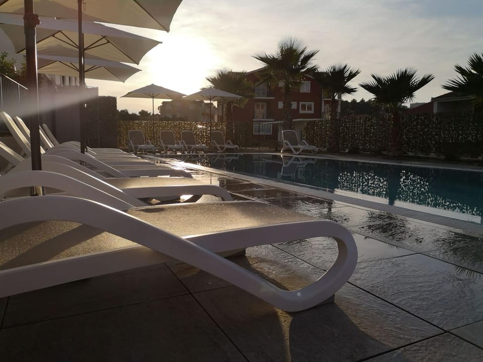 Swimming pool, sunbed