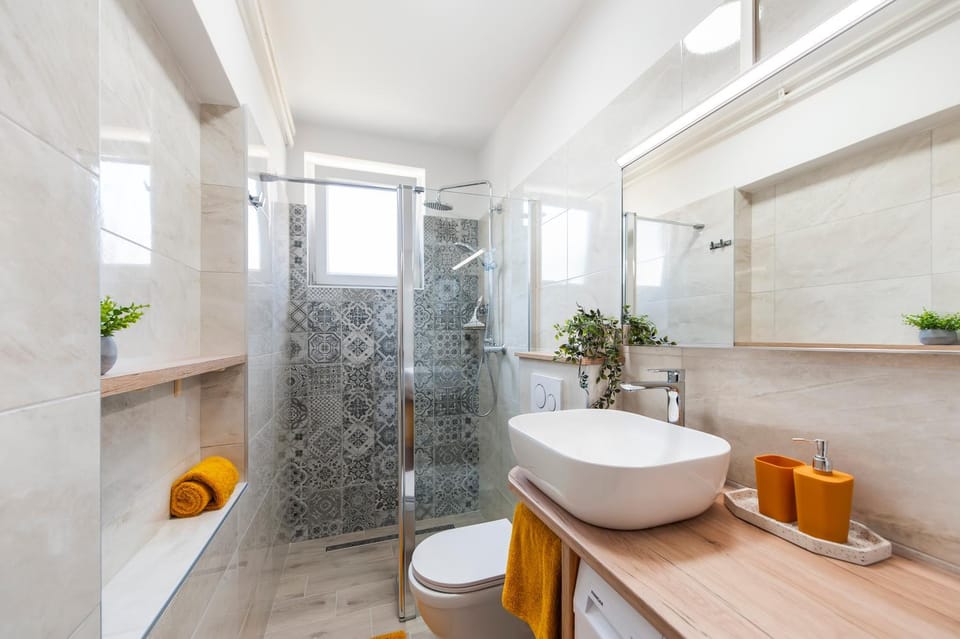 Shower, Toilet, Bathroom, towels
