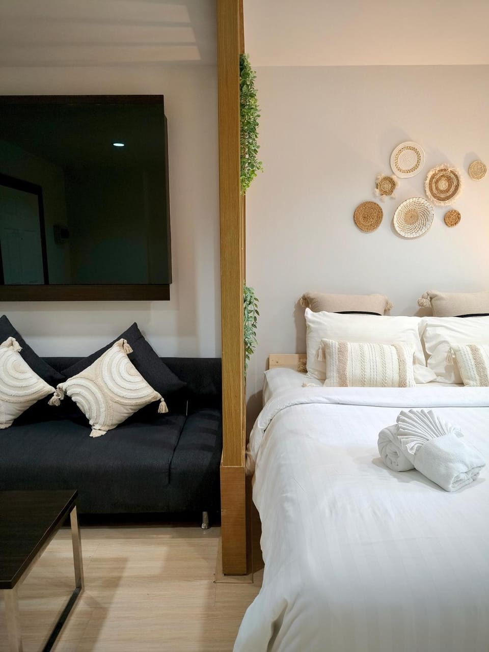 Bed, Living room, Seating area, Bedroom, towels