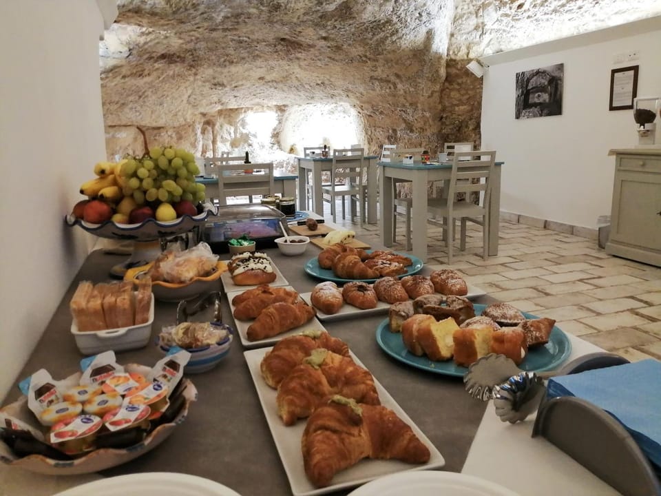 Restaurant/places to eat, Food close-up, Food and drinks, Food, Area and facilities, Breakfast, Buffet breakfast
