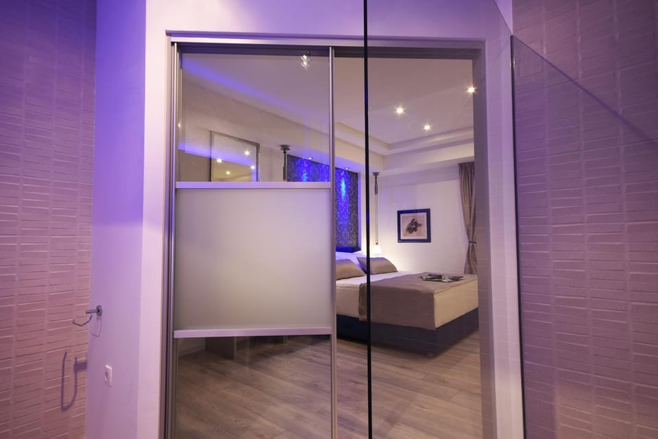 Toilet, Bed, Bedroom