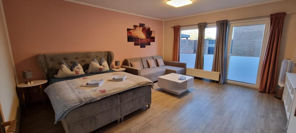 Bed, Photo of the whole room, Seating area, Bedroom