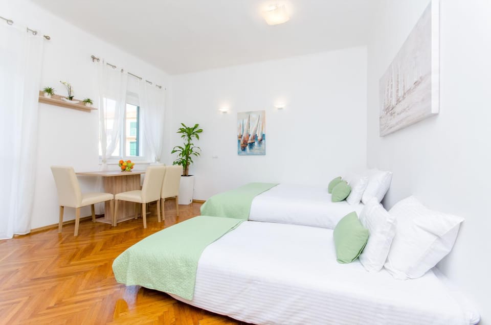 TV and multimedia, Living room, Bedroom