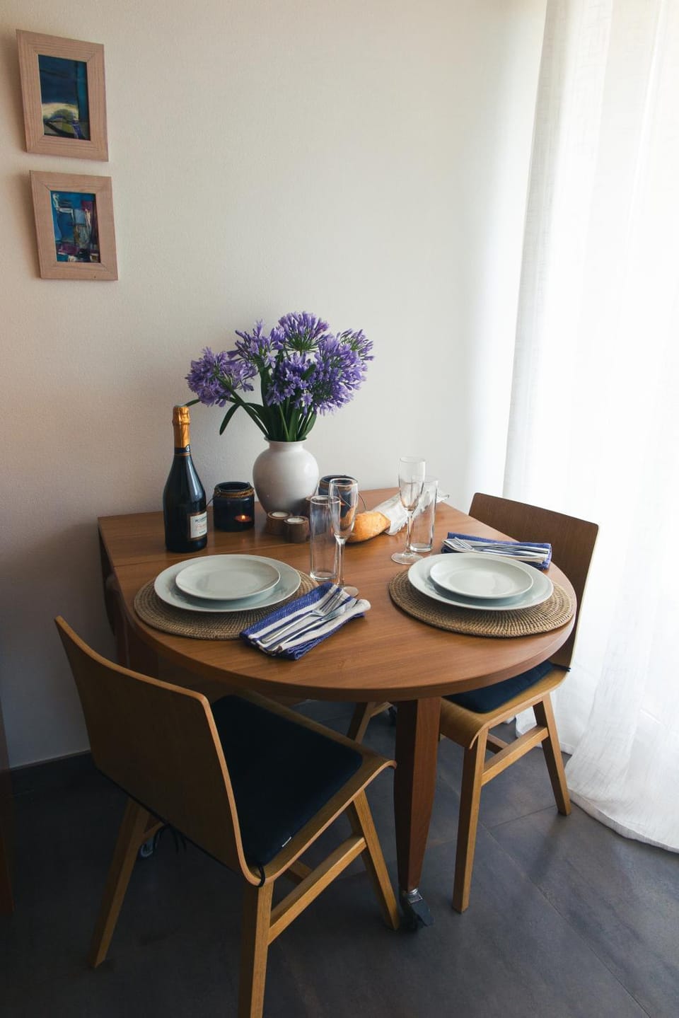 Seating area, Dining area