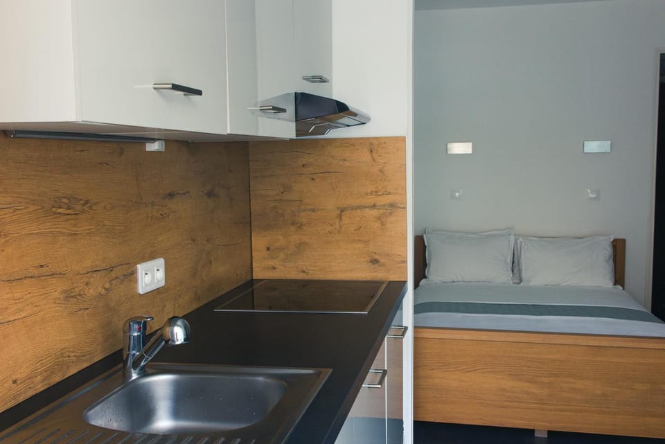 Bed, Kitchen or kitchenette