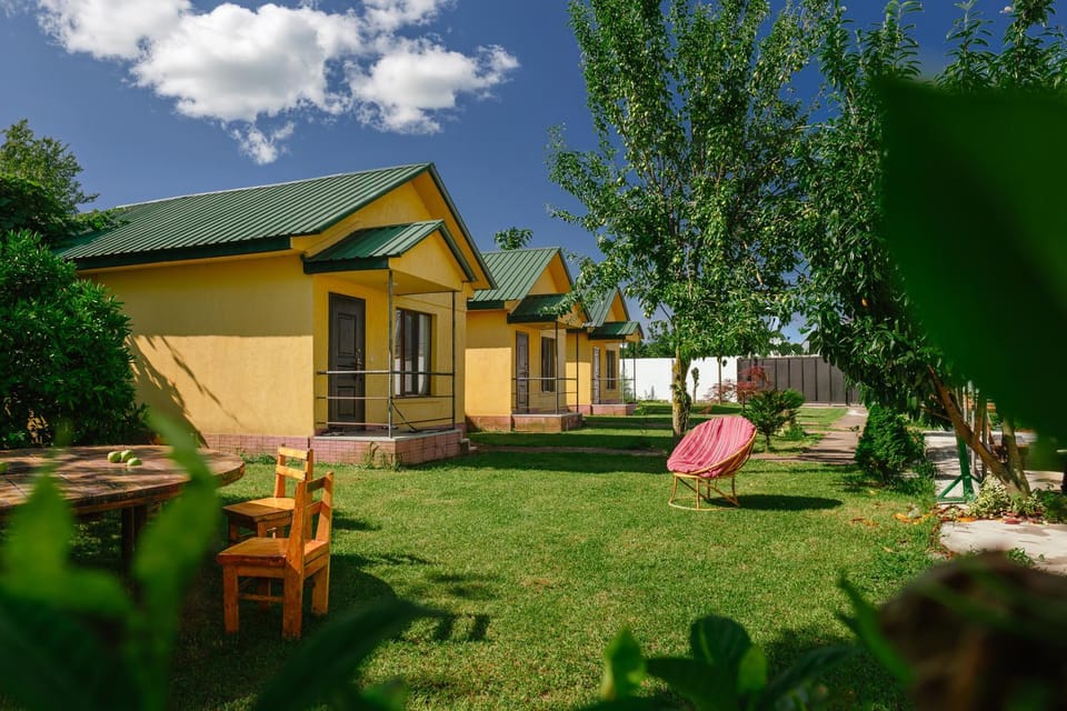 Property building, Day, Natural landscape, Garden, Garden view