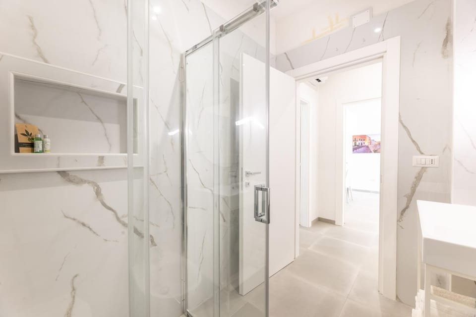 Shower, Bathroom, towels