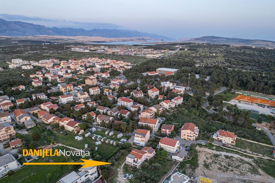 Sea view, Location
