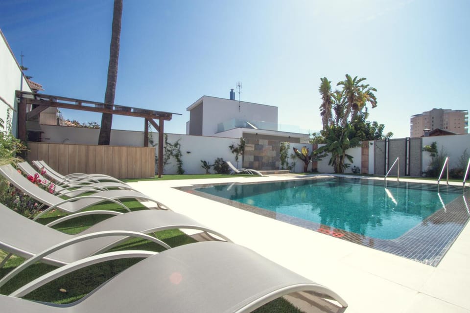 Swimming pool, Swimming pool