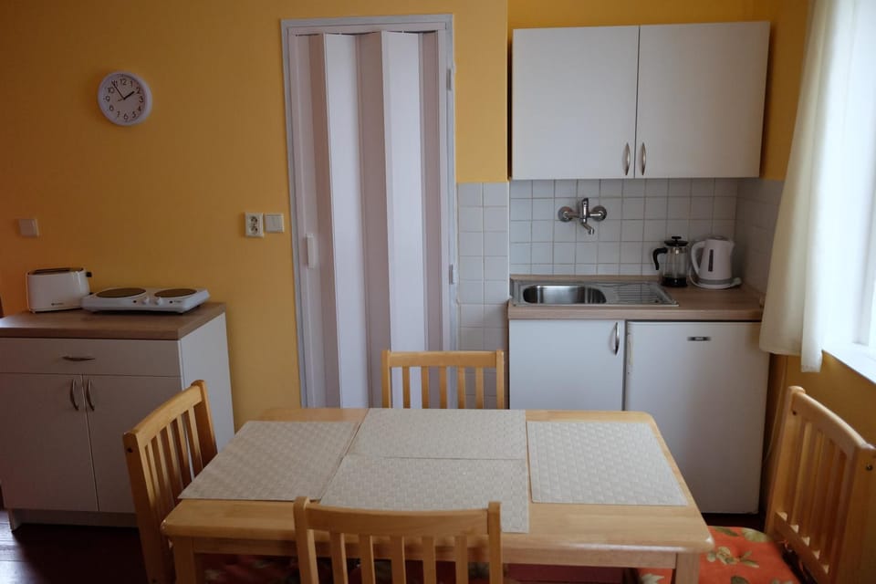 Kitchen or kitchenette, Living room, Dining area