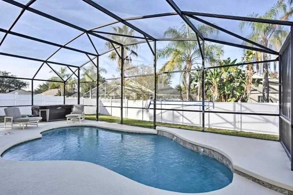 Luxury Retreat with 2 Master Suites Pool & Hot Tub BBQ Pool Table 2 Miles Disney House in Four Corners