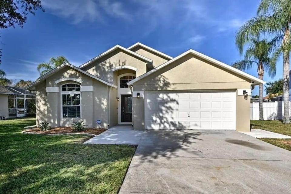 Luxury Retreat with 2 Master Suites Pool & Hot Tub BBQ Pool Table 2 Miles Disney House in Four Corners