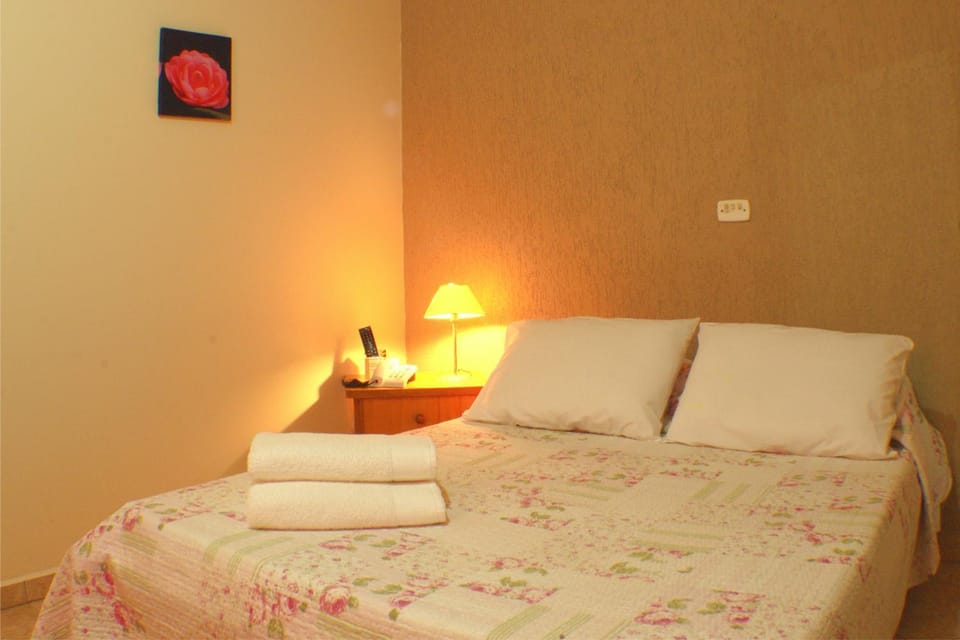 Bed, Photo of the whole room, Decorative detail, Bedroom