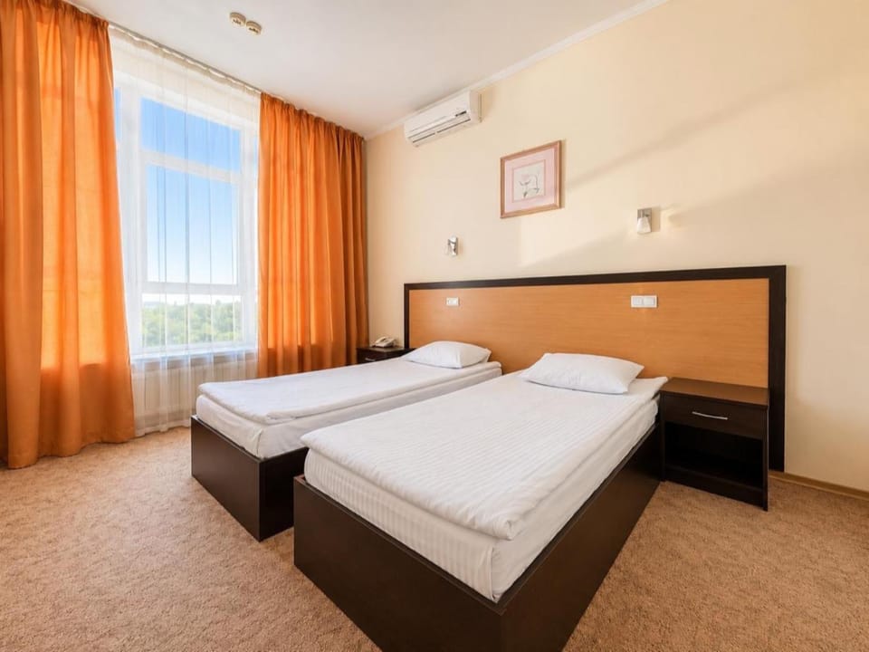 Property building, Bed, Photo of the whole room, internet, air conditioner