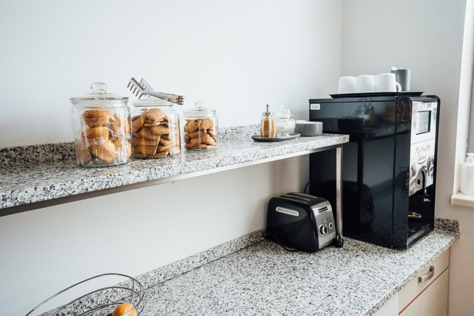 Coffee/tea facilities, minibar, toaster