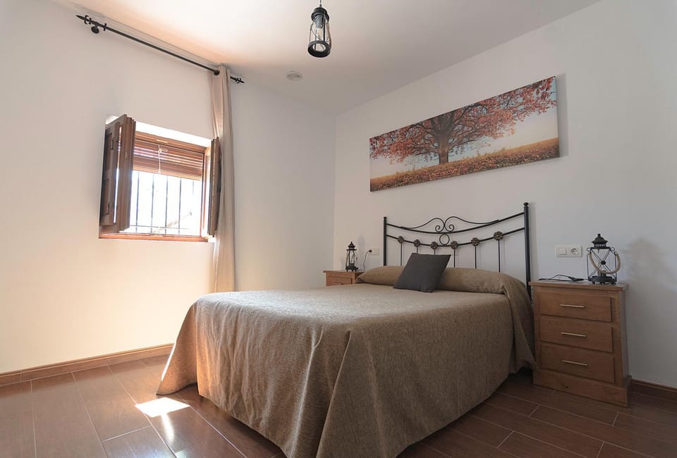 Photo of the whole room, Bedroom
